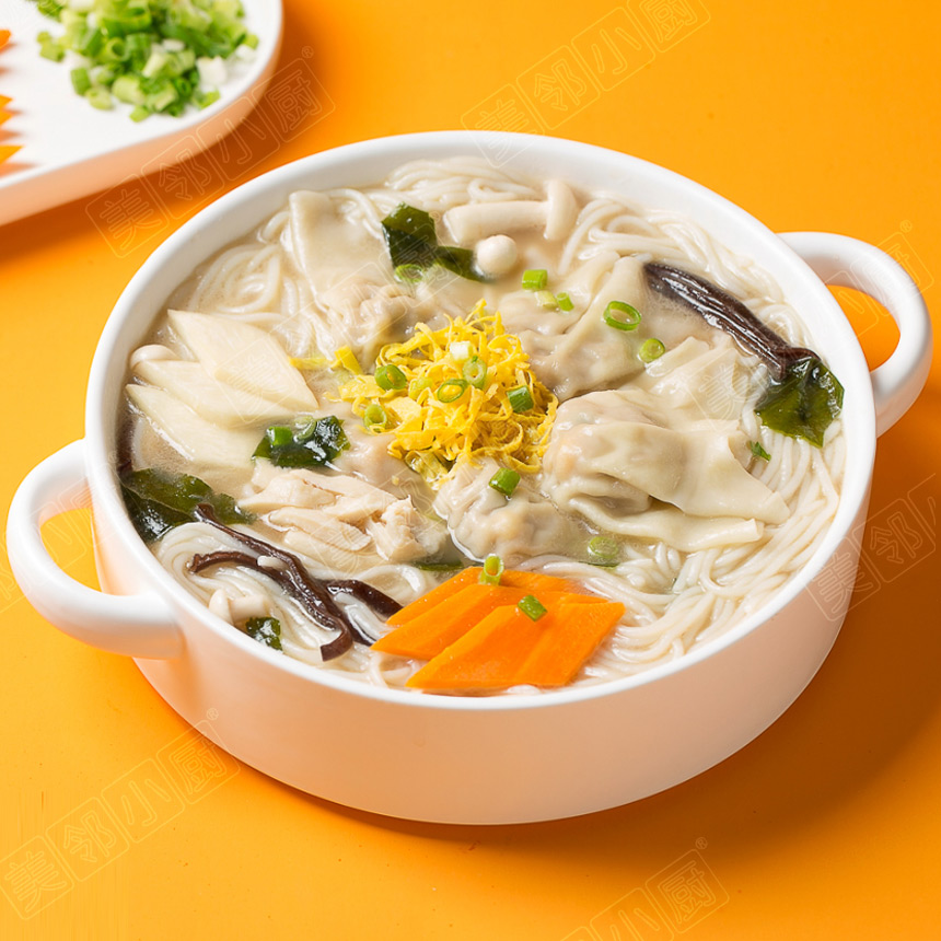 菌湯雞肉餛飩米線