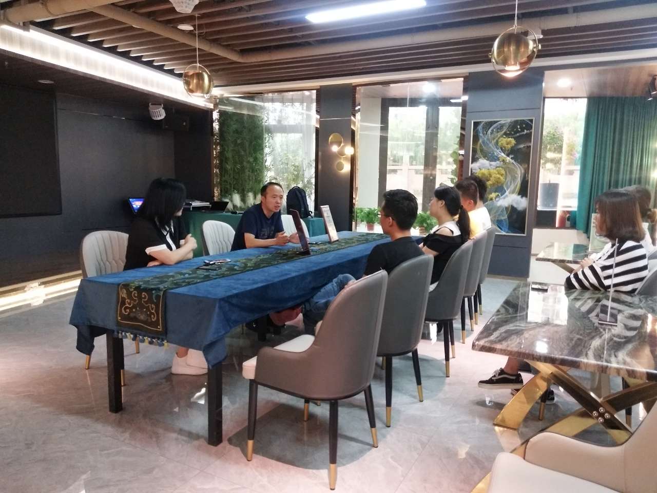 美鄰小廚全心全意上門培訓(xùn)區(qū)域代理商