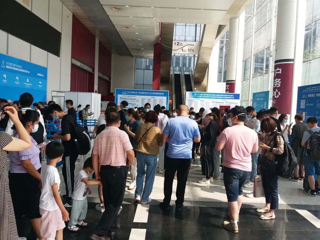 美鄰小廚智能烹飪機用餐排隊現場訂單火爆！