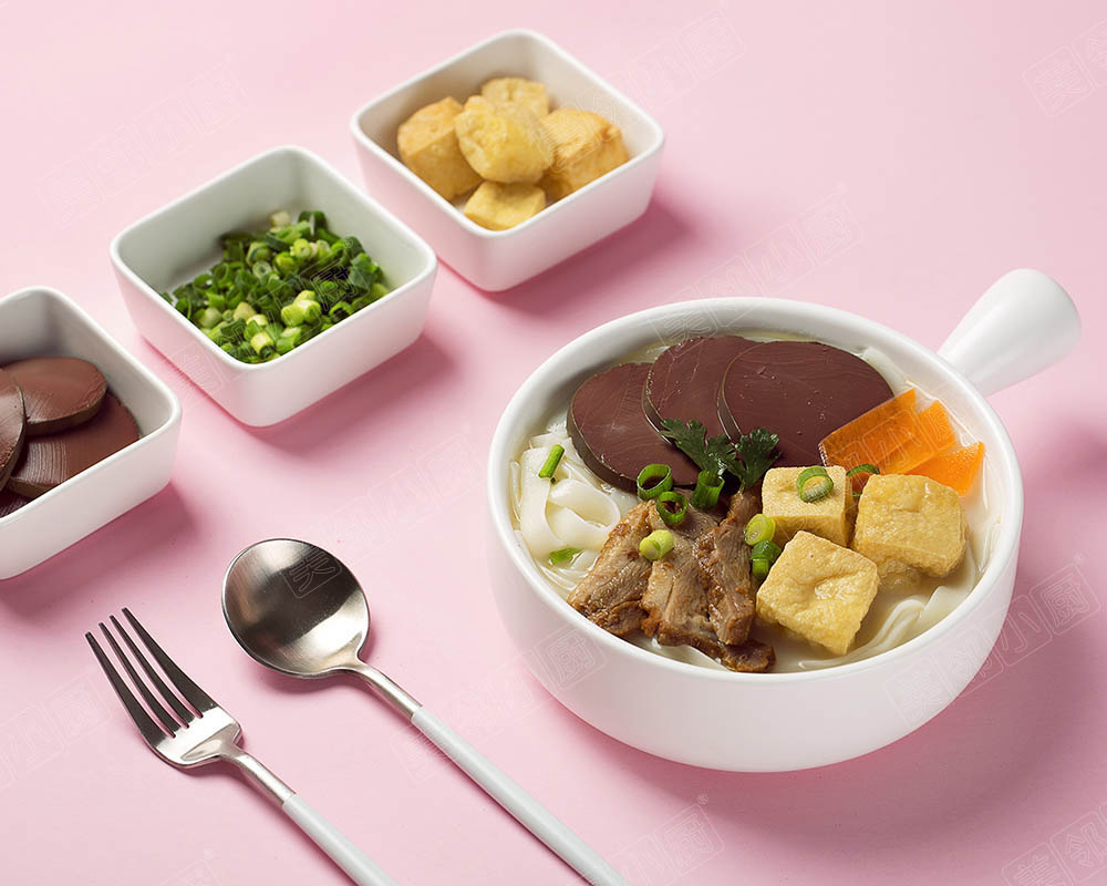 智能烹飪機老鴨湯河粉